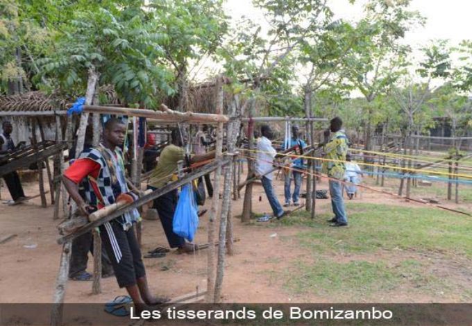 Le village de tisserands de Bomizambo